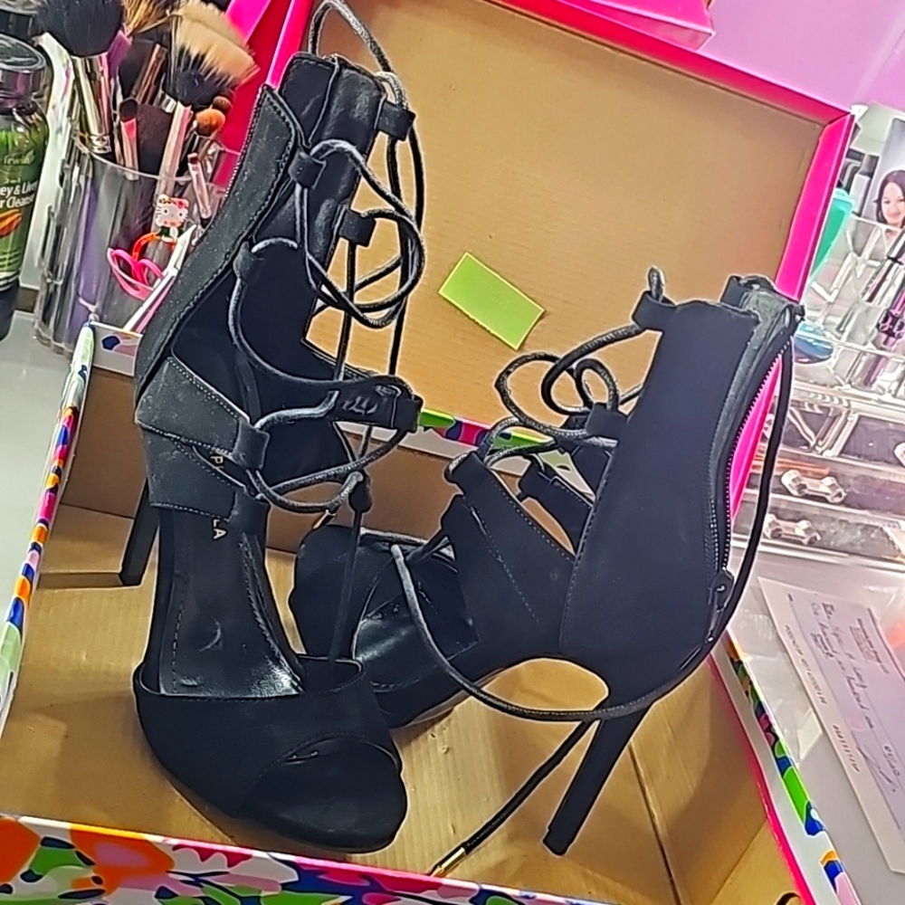 Black style Tie Heel